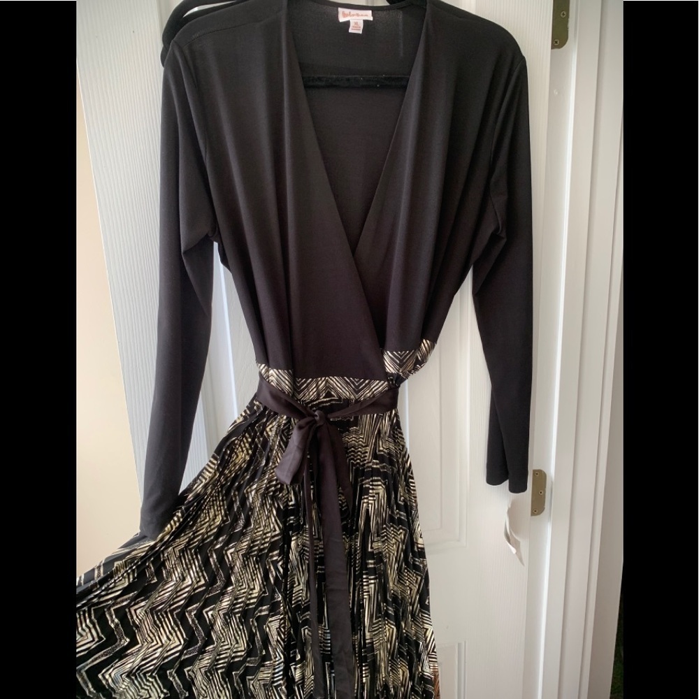LuLaRoe Black and Cream Geometric Long Sleeve Dress